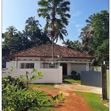 Sri Nimali Guesthouse Hikkaduwa Buitenkant foto